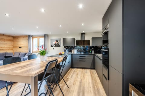 Valgardena Chalet in Montriond