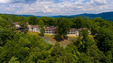 Property building, Bird's eye view, Mountain view