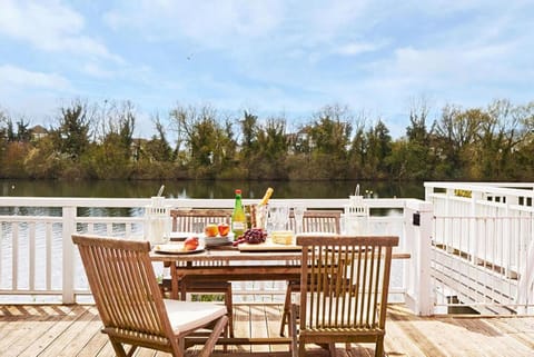 Patio, BBQ facilities, Balcony/Terrace, Lake view