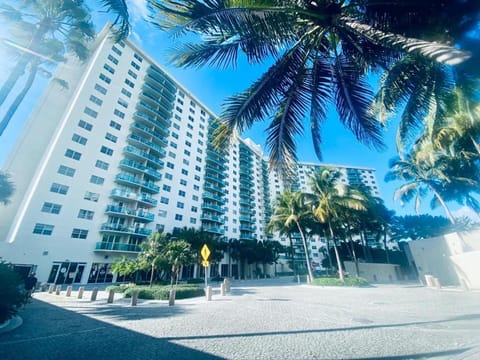 Ocean Reserve Piso 7 STR-310 Apartment in Sunny Isles Beach
