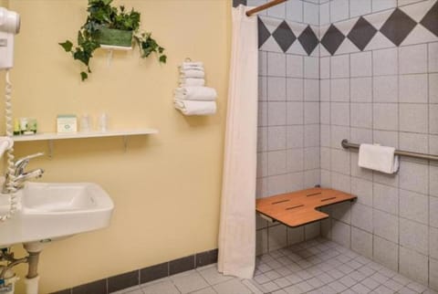 University Inn and Suites Eugene Motel in Eugene