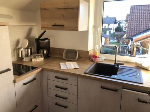 Coffee/tea facilities, Kitchen or kitchenette