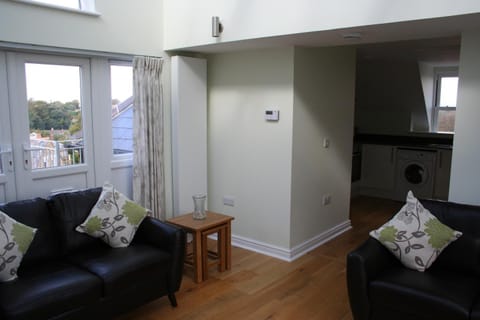 Kitchen or kitchenette, Living room, Seating area