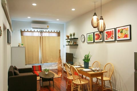 Living room, Seating area, Dining area