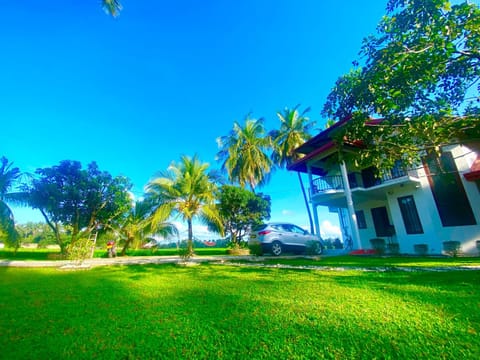 Property building, Day, Natural landscape, Garden, Garden view