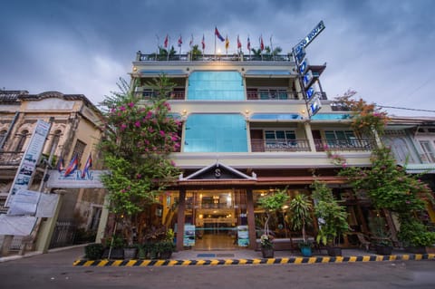 Facade/entrance