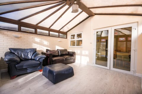 Town or Country - Jessie Terrace House B House in Southampton