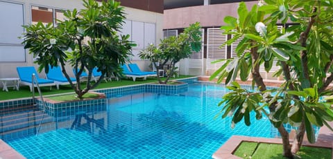 Swimming pool, Swimming pool