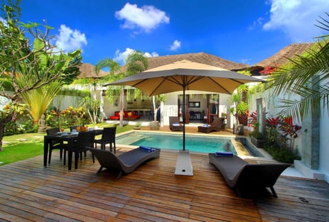 Property building, Garden, Decorative detail, Area and facilities, Swimming pool