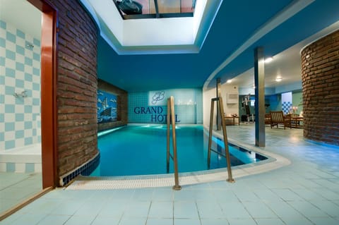 Swimming pool, Swimming pool