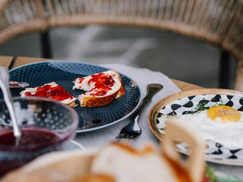 Restaurant/places to eat, Food and drinks, Food, Breakfast, Continental breakfast