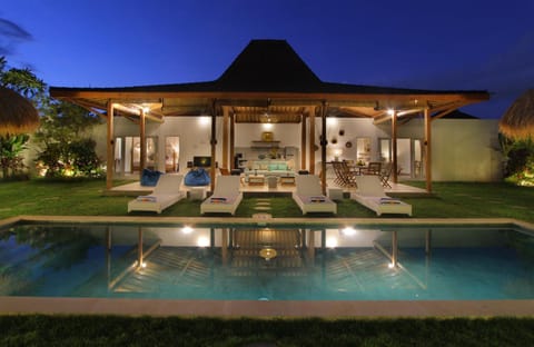 Garden, Garden, Swimming pool, Swimming pool