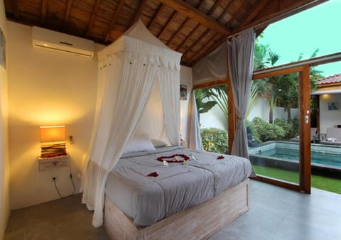 Bedroom, Garden view, Pool view