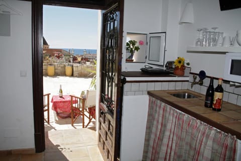 Kitchen or kitchenette, Sea view