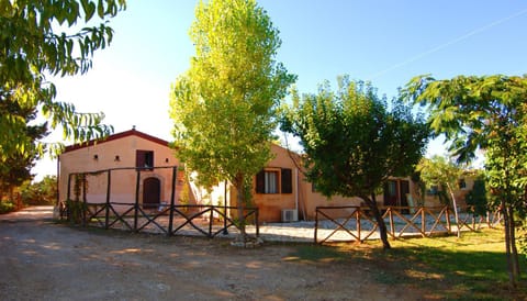 Property building, Restaurant/places to eat