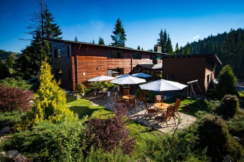 Restaurant/places to eat, Garden, Balcony/Terrace