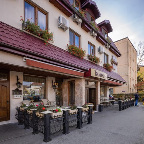 Property building, Facade/entrance