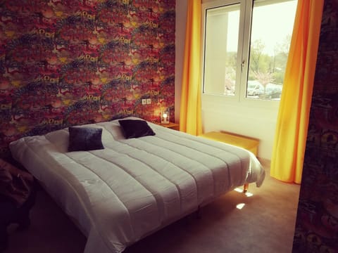 Photo of the whole room, Bedroom, Garden view