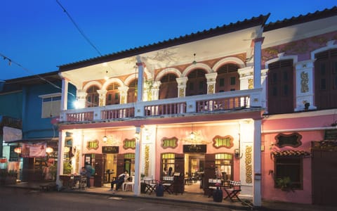 Facade/entrance