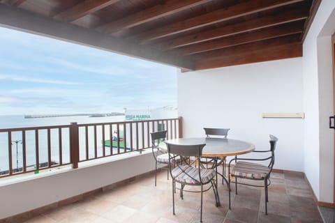 Natural landscape, View (from property/room), Balcony/Terrace, Dining area, Beach, Landmark view, Sea view, heating, internet, towels, air conditioner