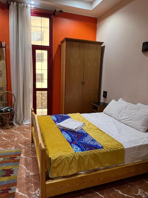 Bed, Photo of the whole room, towels