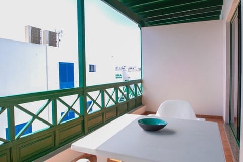 View (from property/room), Balcony/Terrace, Dining area, Beach, heating, sunbed, towels, kitchen, air conditioner