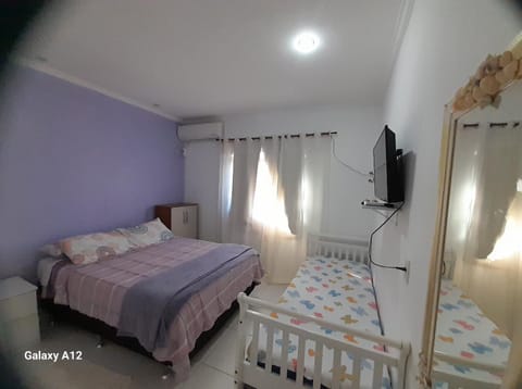 Bed, TV and multimedia, Photo of the whole room, furniture, air conditioner