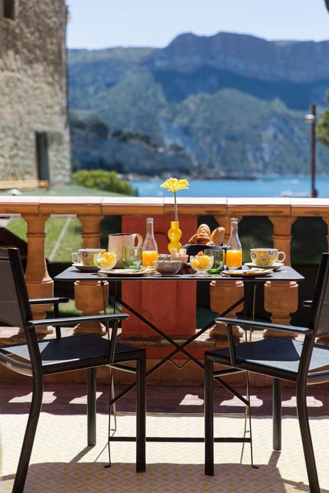 Restaurant/places to eat, Breakfast, Non alcoholic drinks