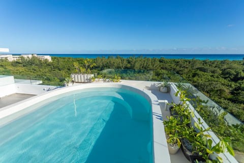 Balcony/Terrace, Sea view, Swimming pool