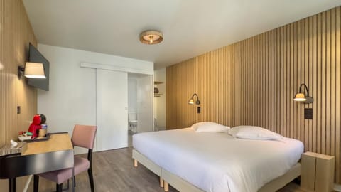 Bed, TV and multimedia, Photo of the whole room, Bedroom, hair dresser