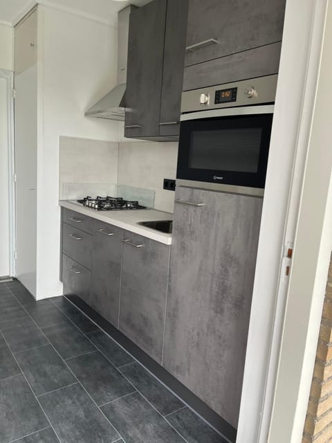 Kitchen or kitchenette, minibar, pet friendly, stove