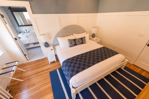 Paws on Pelham Bed and Breakfast in Newport