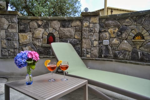 Property building, Balcony/Terrace, sunbed