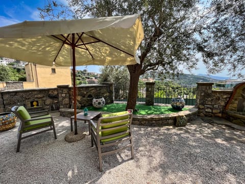 Property building, Natural landscape, Garden, Garden, View (from property/room), Garden view, Mountain view