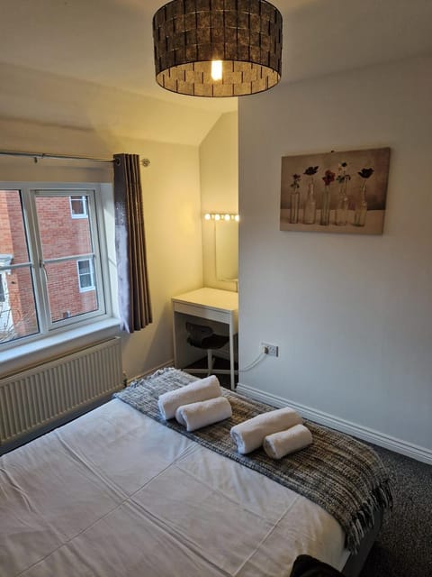 Hereford - Mayflower Coach House, Modern 2 Bedroom Property With Parking, Located South Of Hereford City, Suitable For Small Family, Couple Or Contractors - Sleeps Up To 5 Guests - Hosted by RENTMYHOUSE Apartment in Hereford
