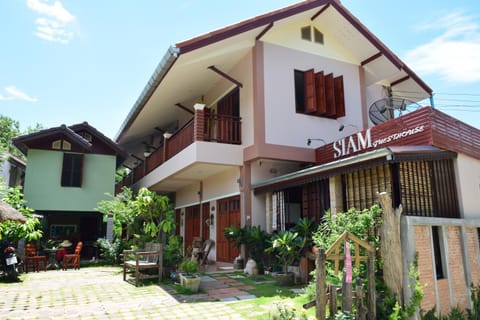 Facade/entrance