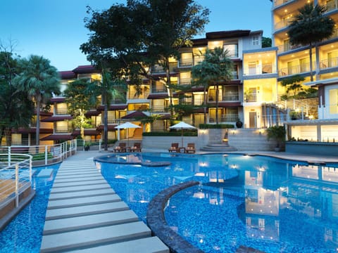 Swimming pool