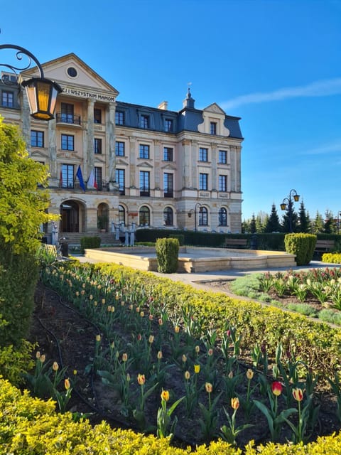 Property building, Natural landscape, Garden view