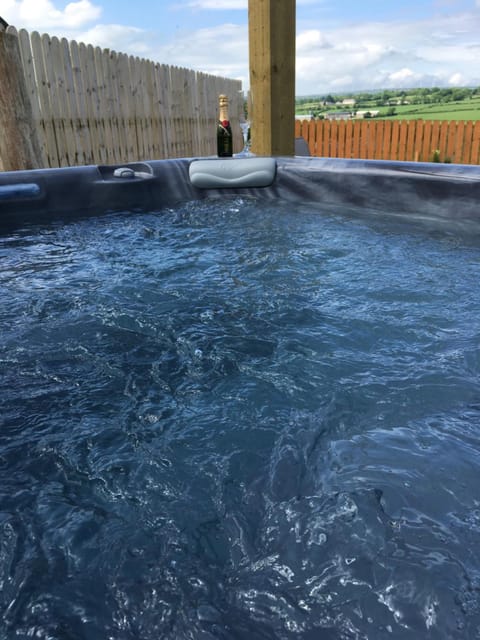 Roe Valley Cottage - LA Spa Hot Tub House in County Donegal