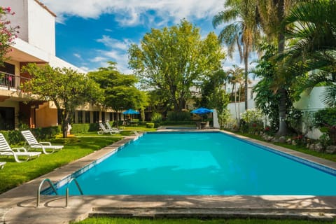 Swimming pool, Swimming pool