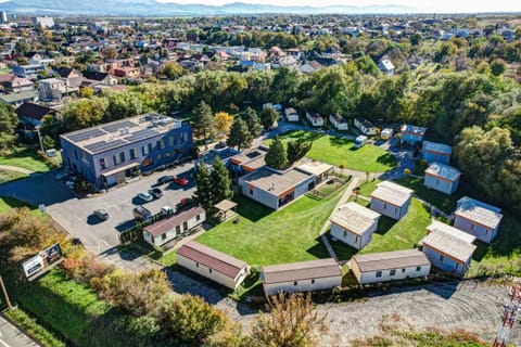 Property building, Restaurant/places to eat