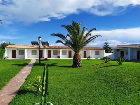 Property building, Facade/entrance, Garden
