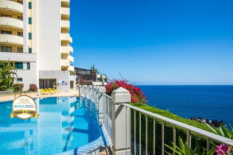 Facade/entrance, Swimming pool