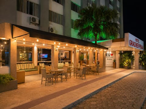 Property building, Patio, Facade/entrance