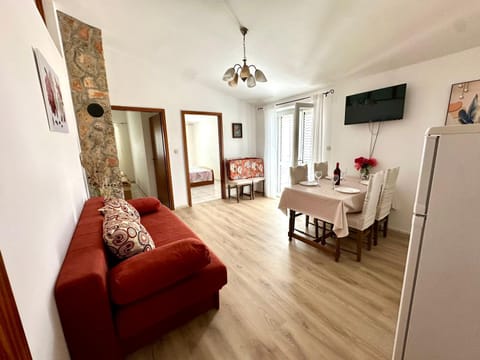Communal lounge/ TV room, Living room, Seating area