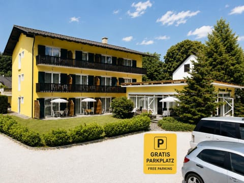 Property building, Restaurant/places to eat, Day, Garden, Garden, Garden view, Garden view, Location, Parking
