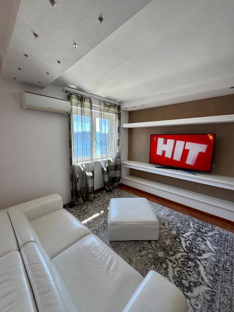 Seating area, Bedroom