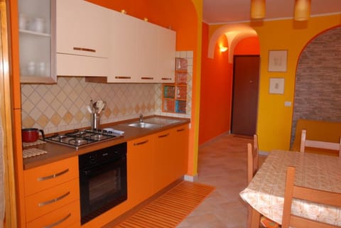 Kitchen or kitchenette, Dining area, pet friendly, stove