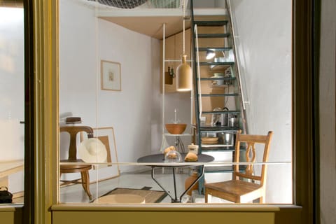 Facade/entrance, Seating area, Dining area, City view, Street view