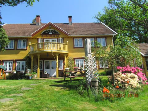 Property building, Day, Garden